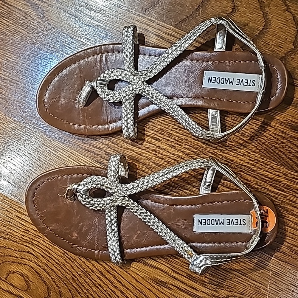 Women's Steve Madden Sandle. Brown with rose gold top. size 9 1/2 M